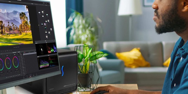 Why don't eGPU graphics cards suffer from drastic performance losses?